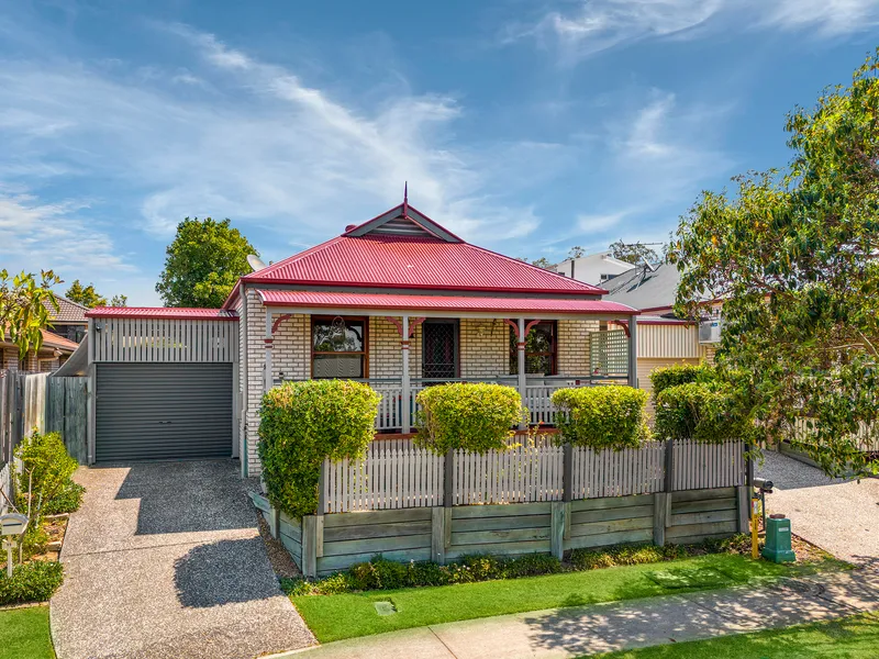 3 Bedroom Cottage in Perfect Location!