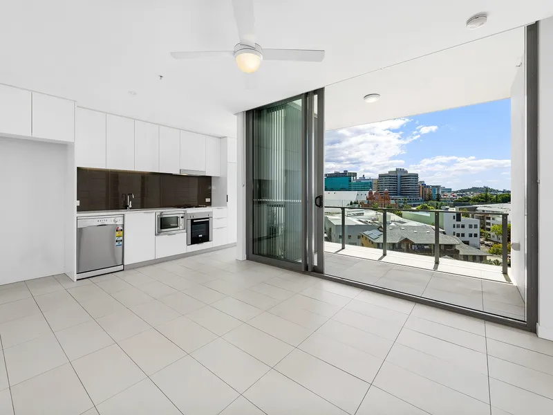 Immaculate Apartment In One Of Brisbane's Hottest Suburbs!