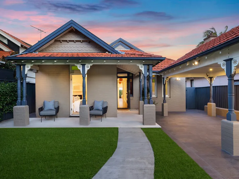 Immaculate newly renovated c1900 sanctuary offers elegance and convenience