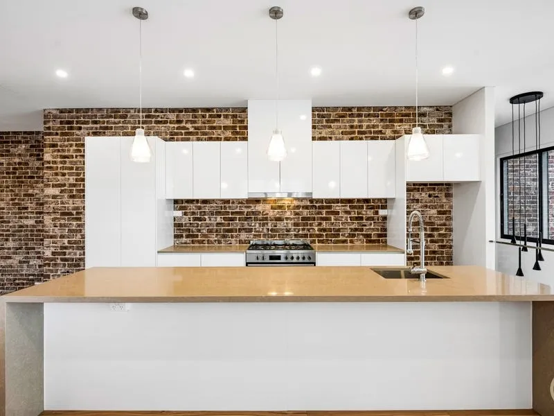 Contemporary Townhouse in Magical Blue Bay