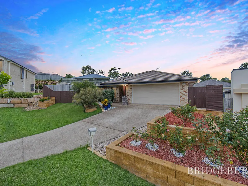 LARGE LOWSET FAMILY HOME WITH DOUBLE GATE SIDE ACCESS AND SOLAR