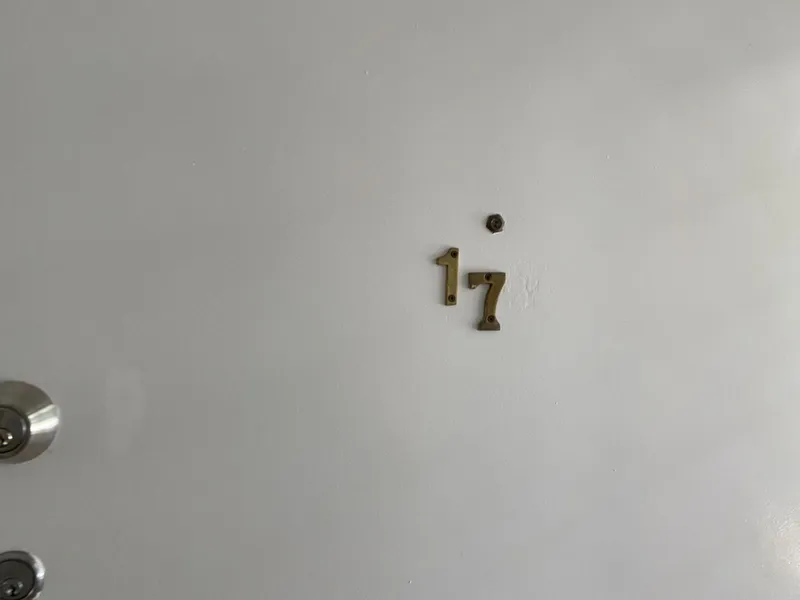 RENOVATED 2 x 1 UNIT FOR LEASE!