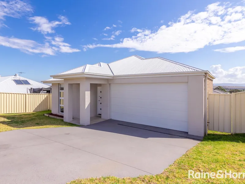 MODERN 4 BEDROOM HOME