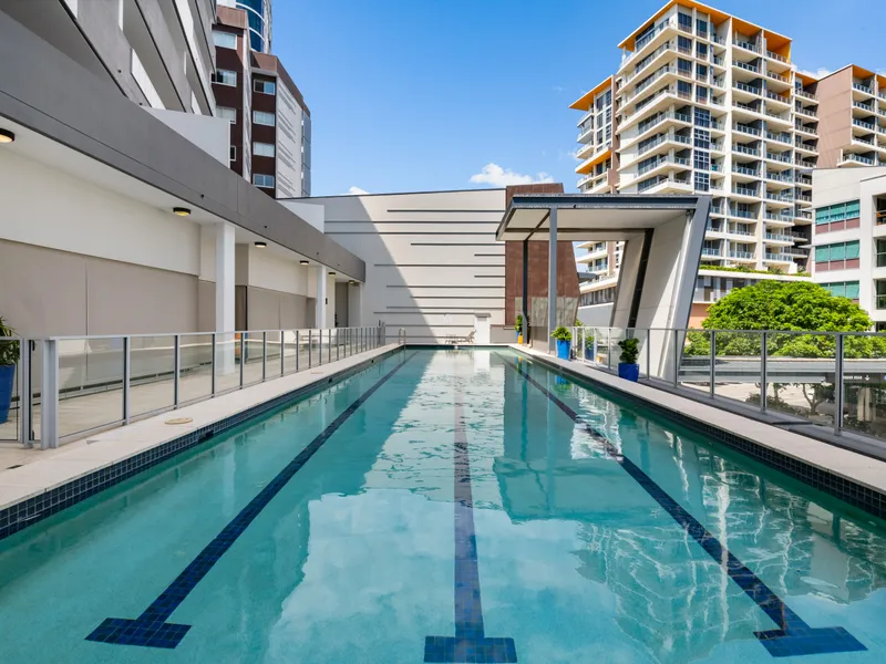 Generous one bed apartment in the heart of Portside