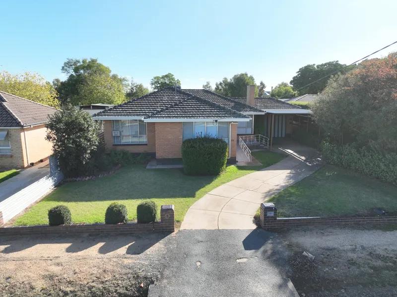 BRICK VENEER FAMILY HOME