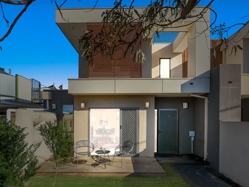 2/962 Dandenong Road, Caulfield North