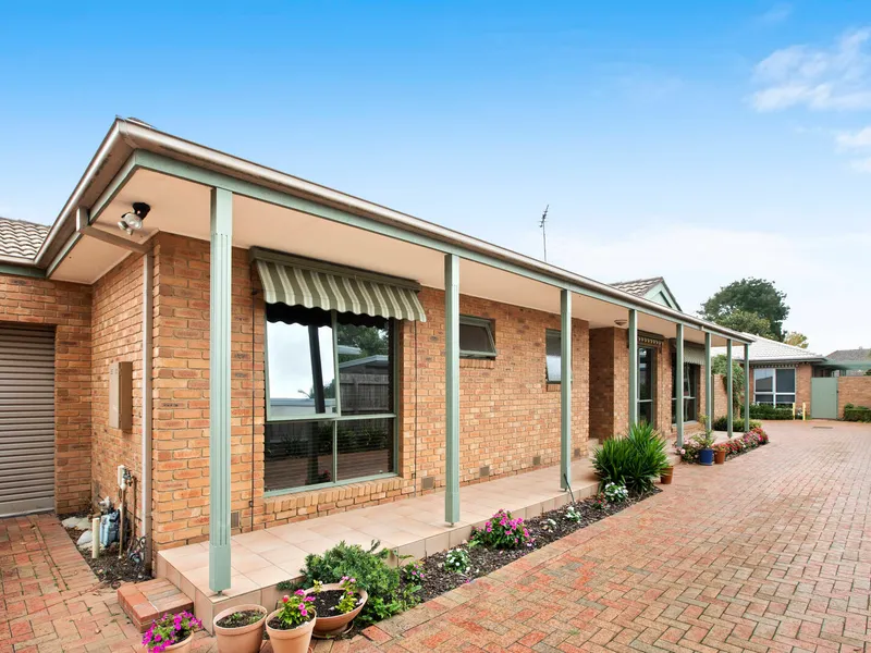 Beautiful sun-filled home by the bay