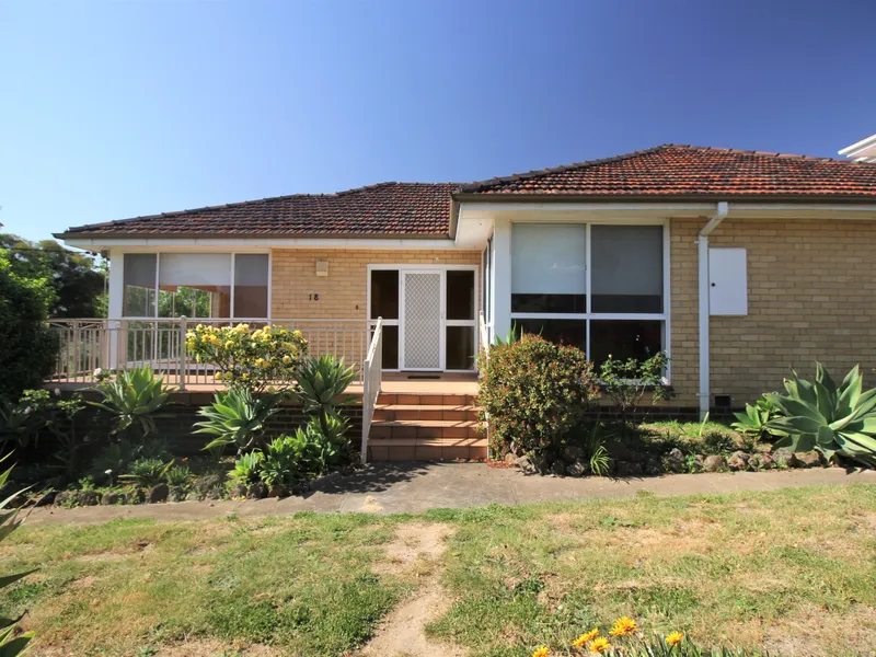 BEAUTIFUL CHADSTONE HOME WITH CITY VIEWS