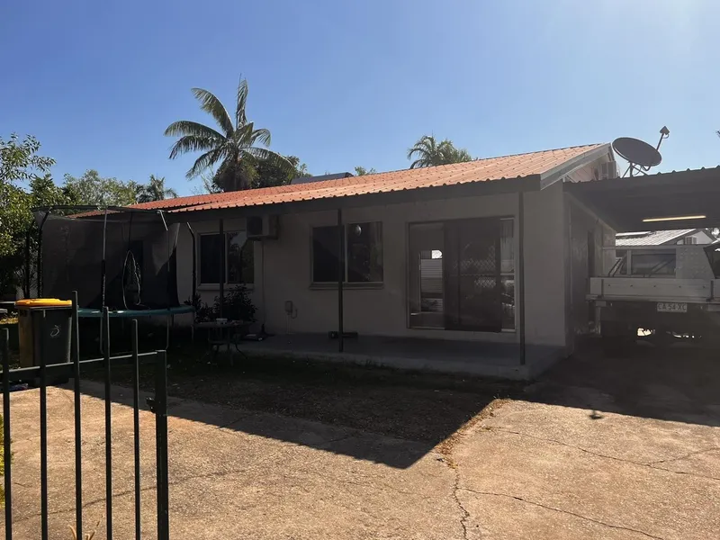 A duplex just like a house! Perfect Location!