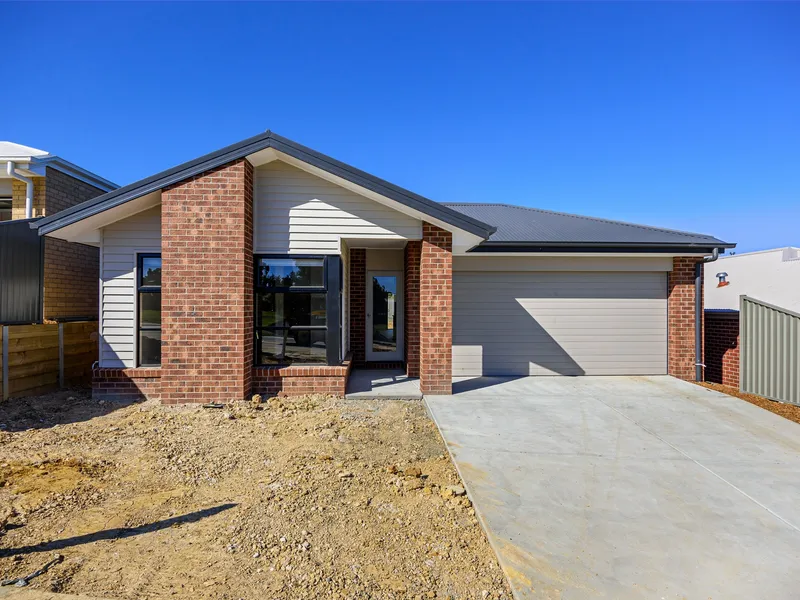 MODERN 4 BEDROOM HOME IN NEW COMPLEX