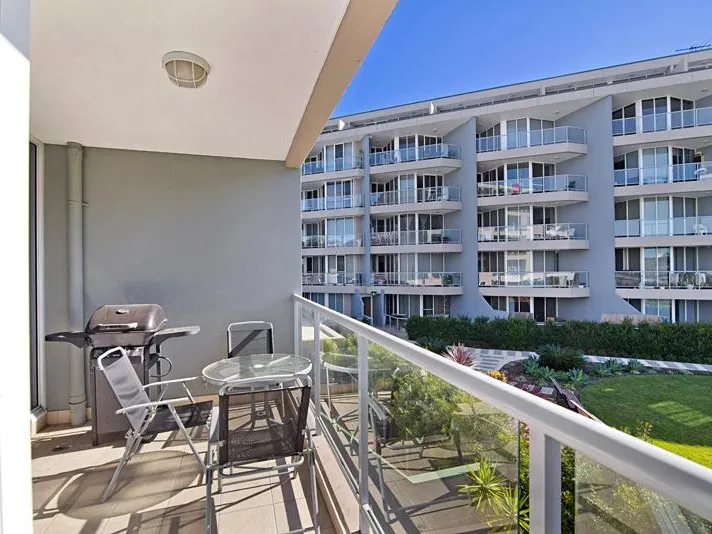 Spacious apartment close to Dee Why beach