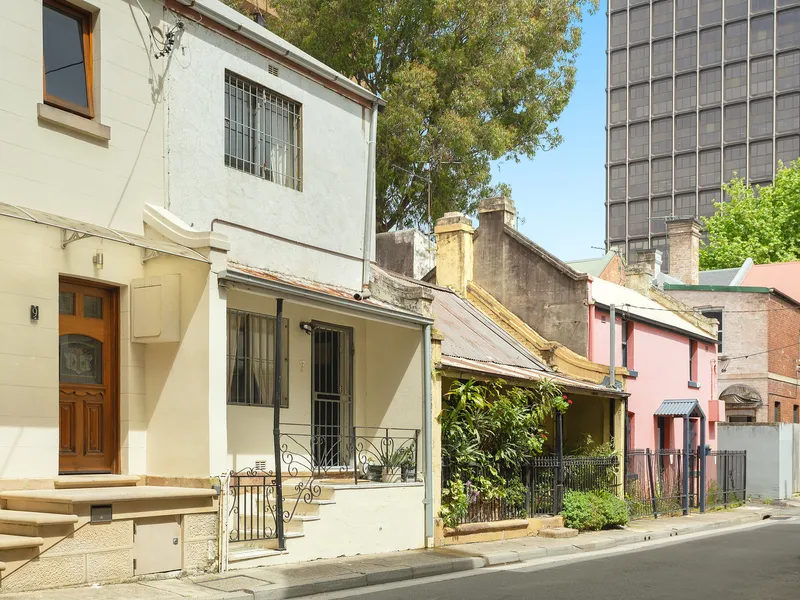 Secluded two-bedroom terrace in prime inner city location