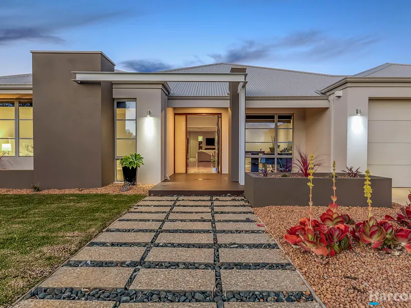 Immaculate 4x2 plus study on 615sqm block