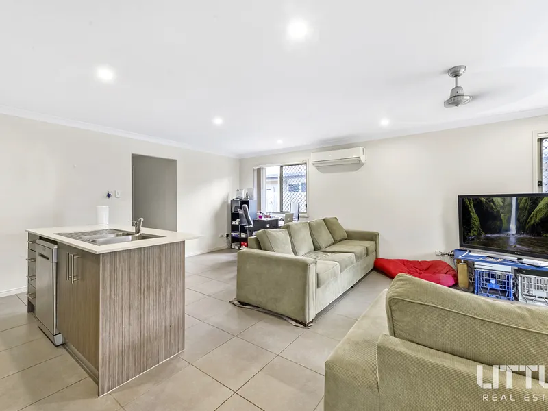 SINGLE LEVEL EASY CARE INVESTMENT!