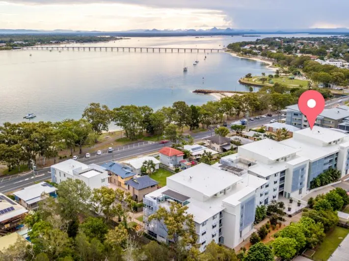 WATER VIEWS - MODERN APARTMENT