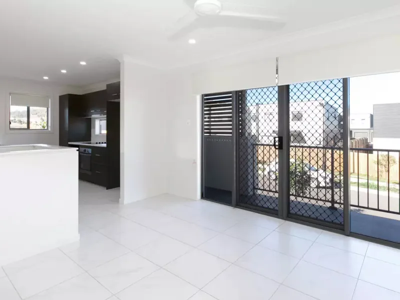 2 BEDROOM TOWNHOUSE!