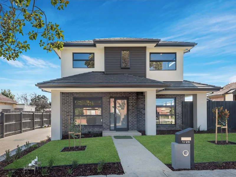 Near New Townhouse In The Perfect Location!