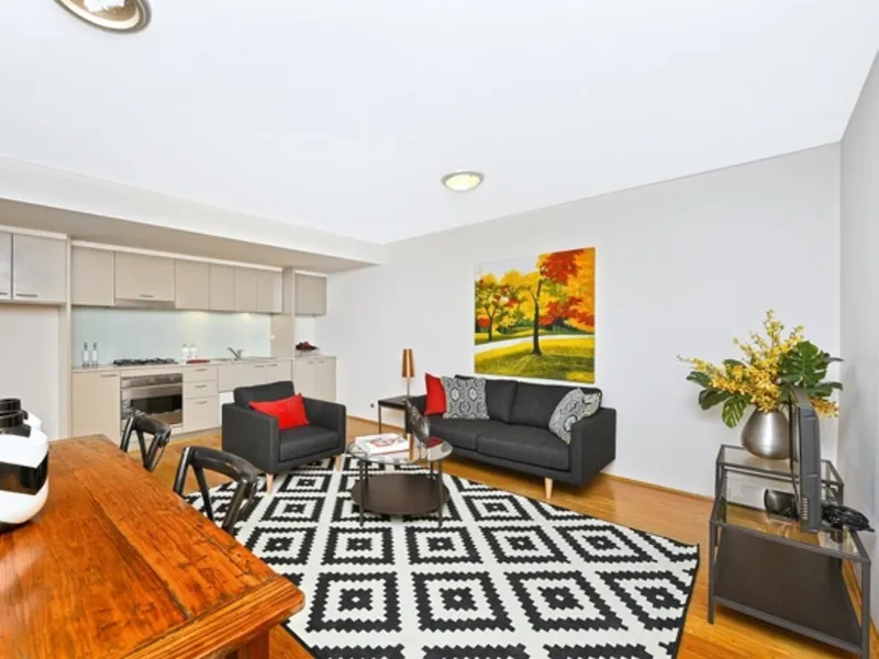 Large one bedroom in the heart of Surry Hills