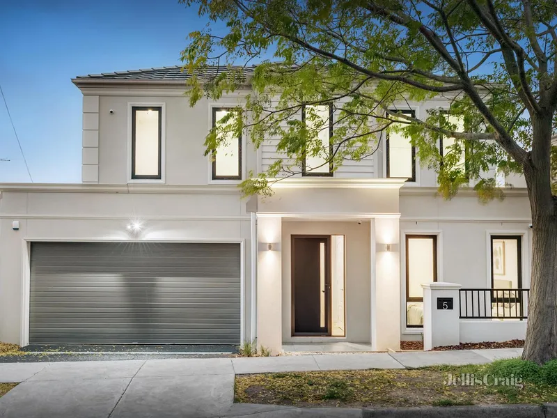 Charismatic new contemporary residence in peaceful family location