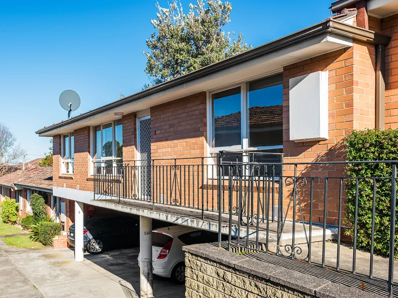 BEACHSIDE | SUNNY ASPECT | CONVENIENT LOCATION