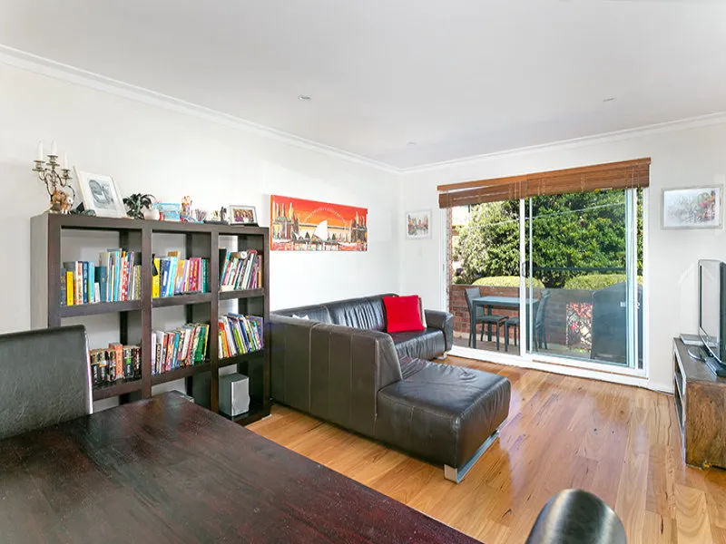 Modern & Spacious First Floor Apartment