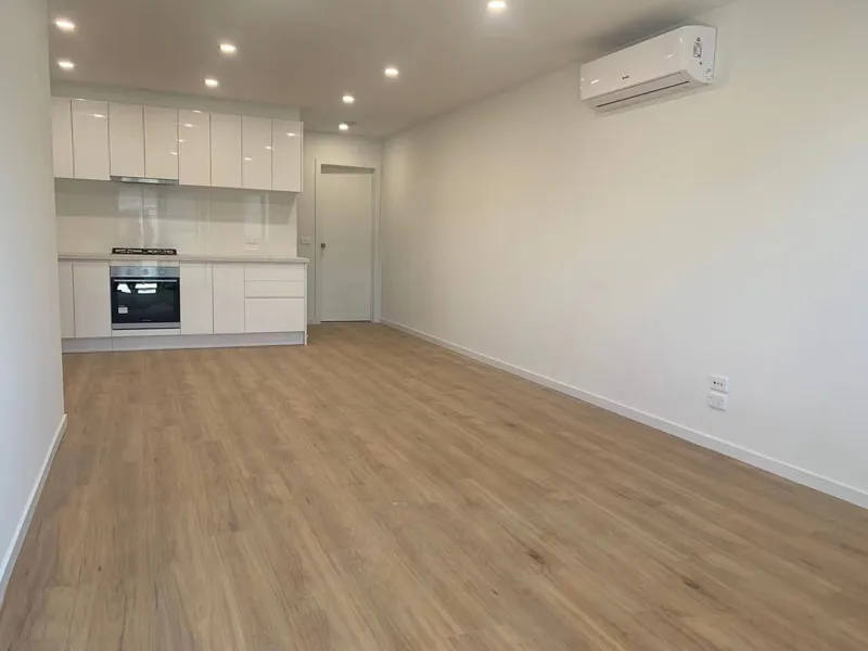 Nearly brand new townhouse in prime location