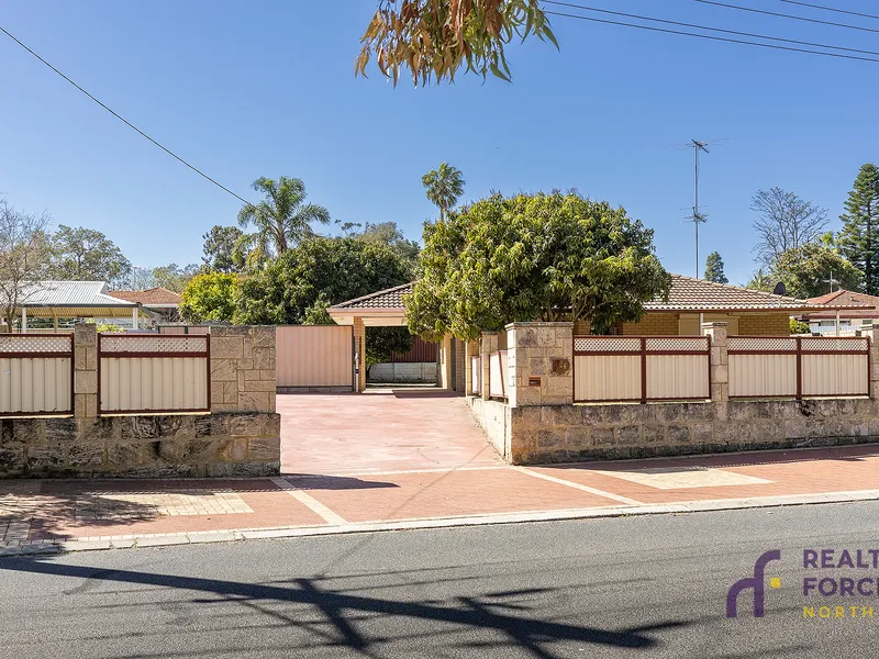 GREAT PARKSIDE LOCATION!