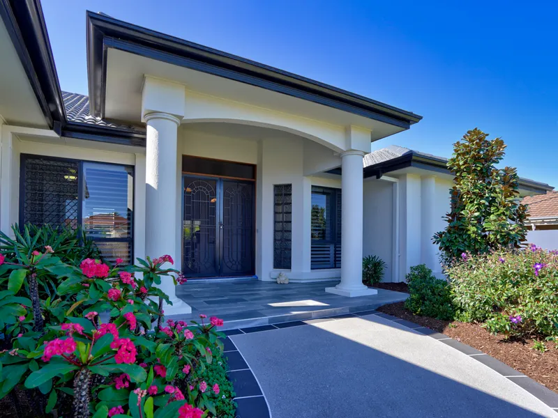 LUXURY LIVING AT LONDON CHASE - A STYLISH SINGLE LEVEL HOME IS SELLING NOW - SET IN A PRIME, PEACEFUL CUL-DE-SAC  ON ARUNDEL HILLS GOLF COURSE ESTATE