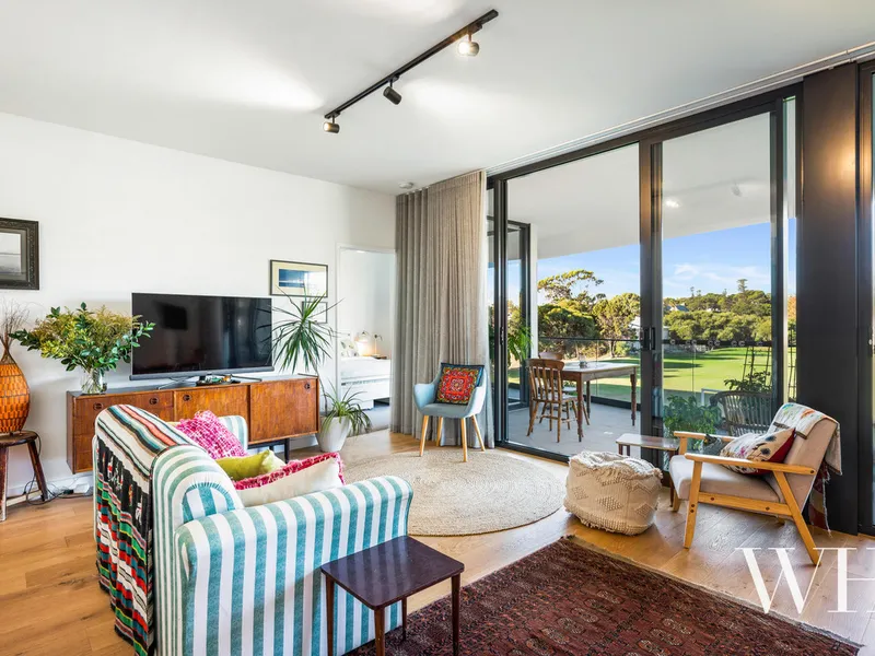 Modern 2-Bedroom Retreat in Fremantle! Furnished!