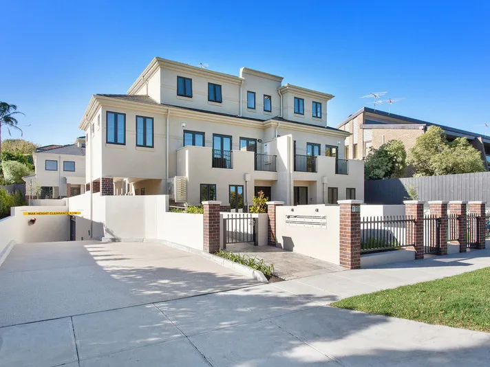 Three bedroom townhouse with private lift!