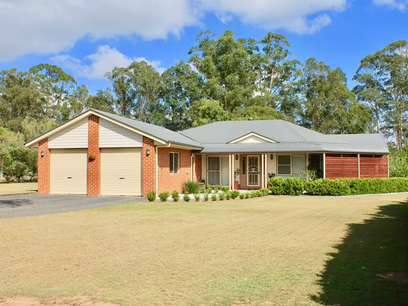 SPACIOUS RENOVATED FAMILY HOME!