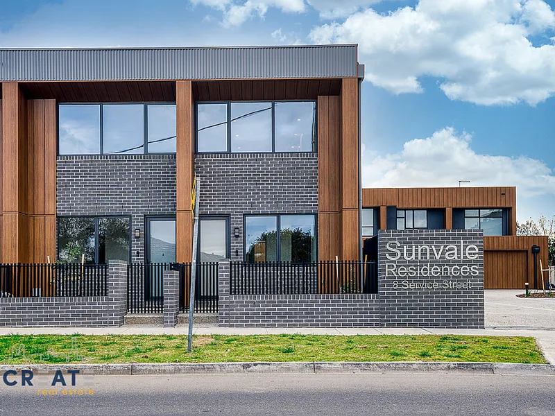 PRISTINE LIVING - SENSATIONAL LOCATION