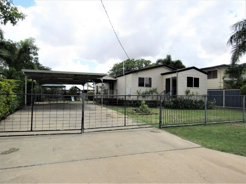 ATTRACTIVE INSIDE AND OUT - IMPRESSIVE CARPORT - CHILDRENS DREAM PLAY AREA - PERGOLA