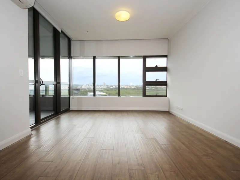 Modern 1 Bedroom plus Study