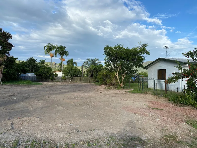 ARE YOU READY TO BUILD YOUR DREAM HOME OR INVESTMENT PROPERTY...WELL WE HAVE THE PERFECT BLOCK!!