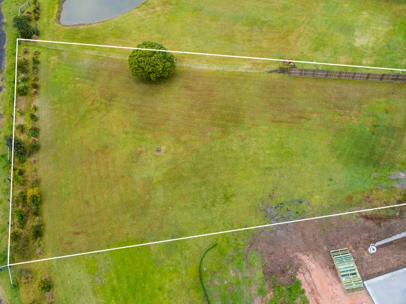 Lifestyle Dream - 3005m2 of Vacant Land!