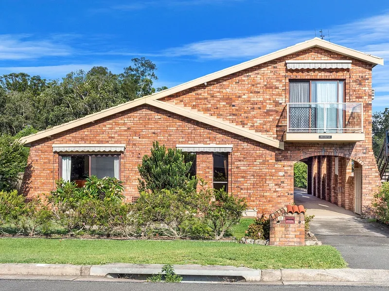 Spacious 5 Bedroom Family Friendly Home !