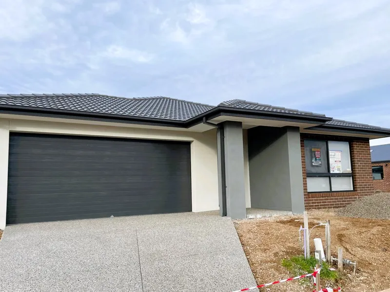 Stunning 4 Bedroom Plus Solar Brand New Build in Riverwalk Estate, Werribee