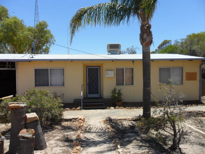 ****** LIVE IN OR RENT ******