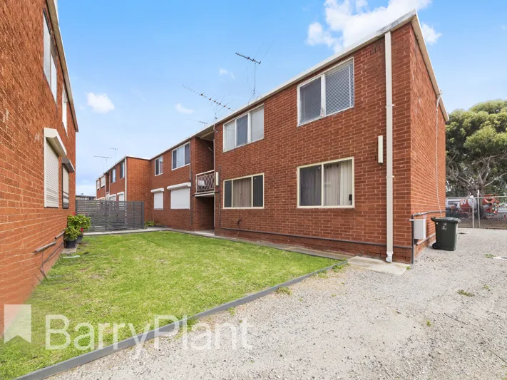 St Albans Train Station on your Doorstep!!