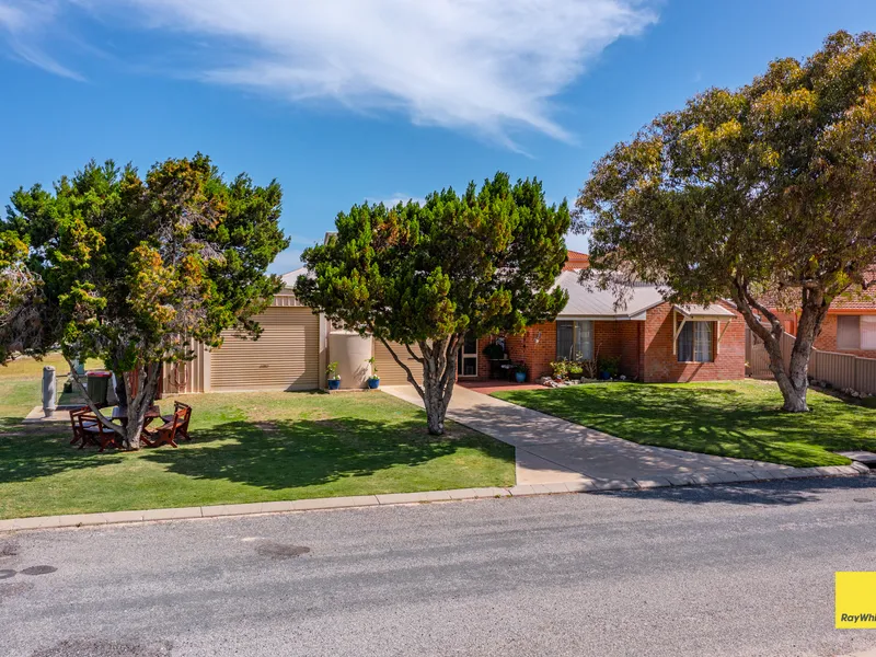 CHARMING COASTAL HOME