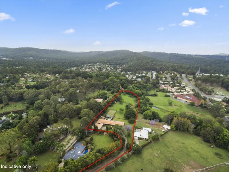 Country Style Home on Inner City Acreage