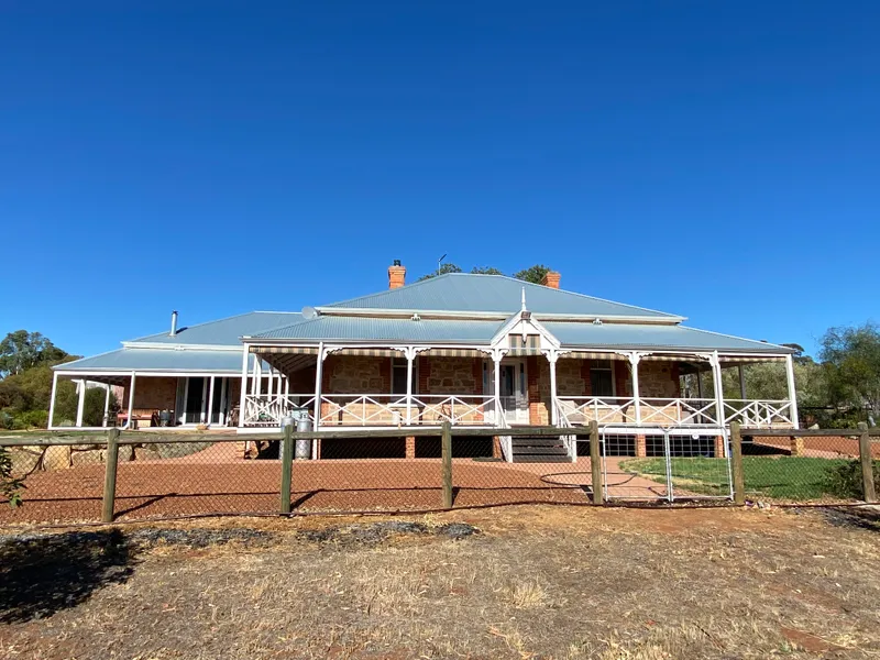 Arnold Park House. Fine Historic homestead renovated beautifully on 21 acres