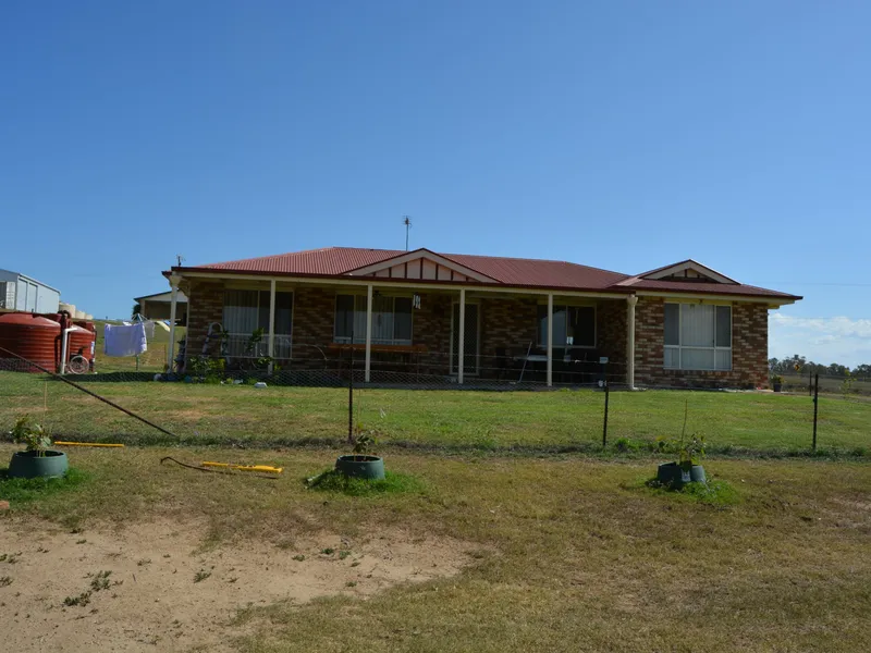 GREAT SMALL ACREAGE, BORE & BEAUT SHED