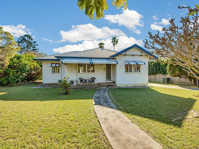 :: THREE BEDROOM FAMILY HOME WITH TWO BEDROOM GRANNY FLAT