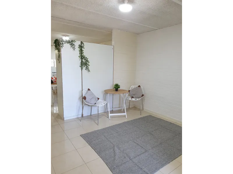 Spacious Studio Apartment + Car Bay.