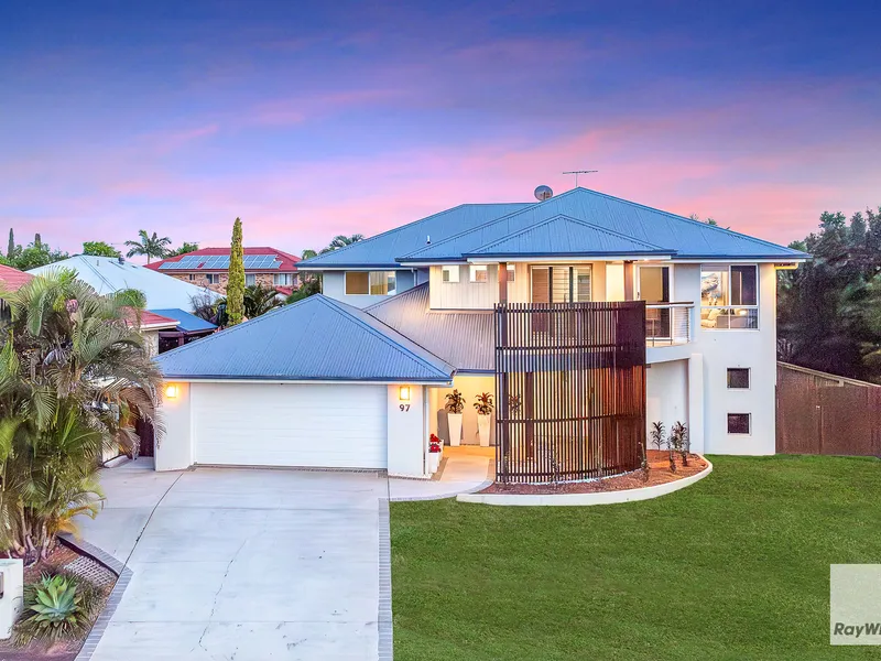 SPACIOUS FAMILY HAVEN IN REDLAND BAY