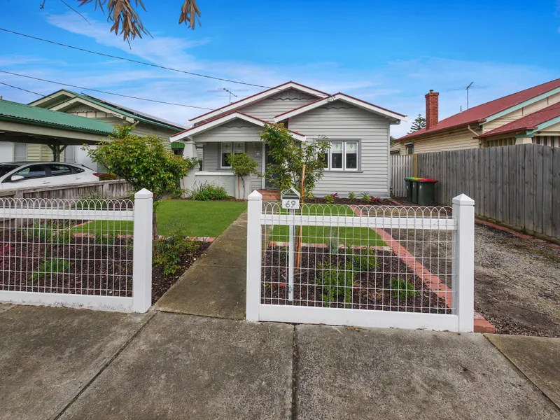 Renovated 2 or 3 bedroom home with bonus 'work from home' area.