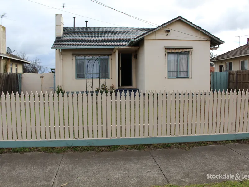 3 BEDROOM FAMILY HOME FOR RENT IN LAVERTON !!