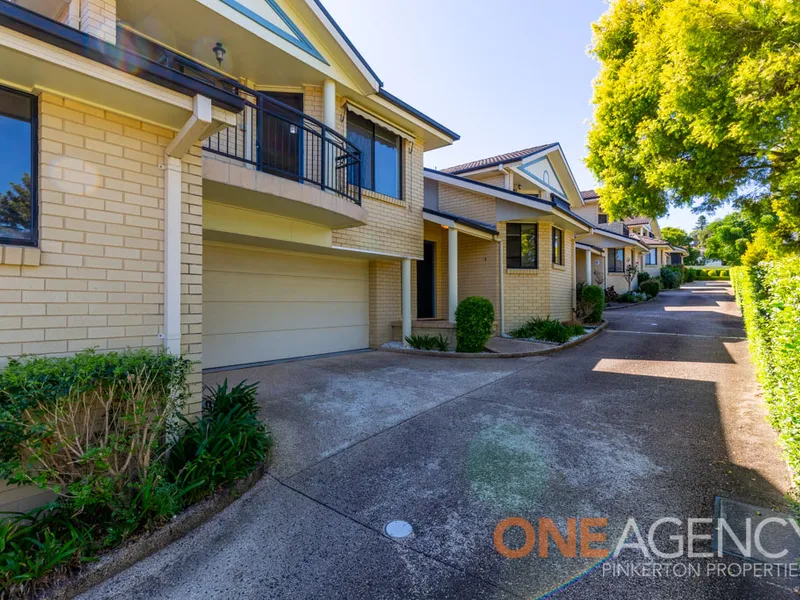 Modern, Stylish & Spacious Split Level Townhouse